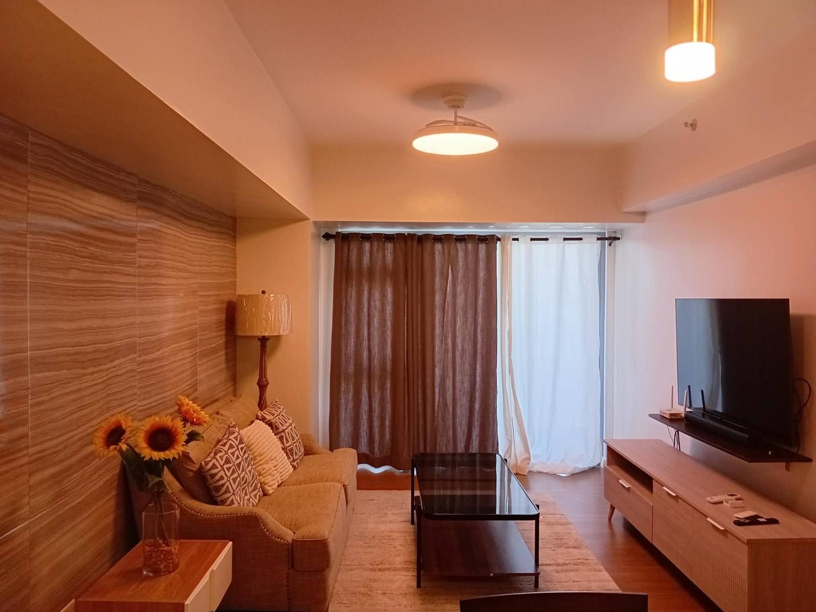 Cozy1-BedroomCondoUnitforLeaseinParkTriangleResidences,BGC,Taguig-1.jpg